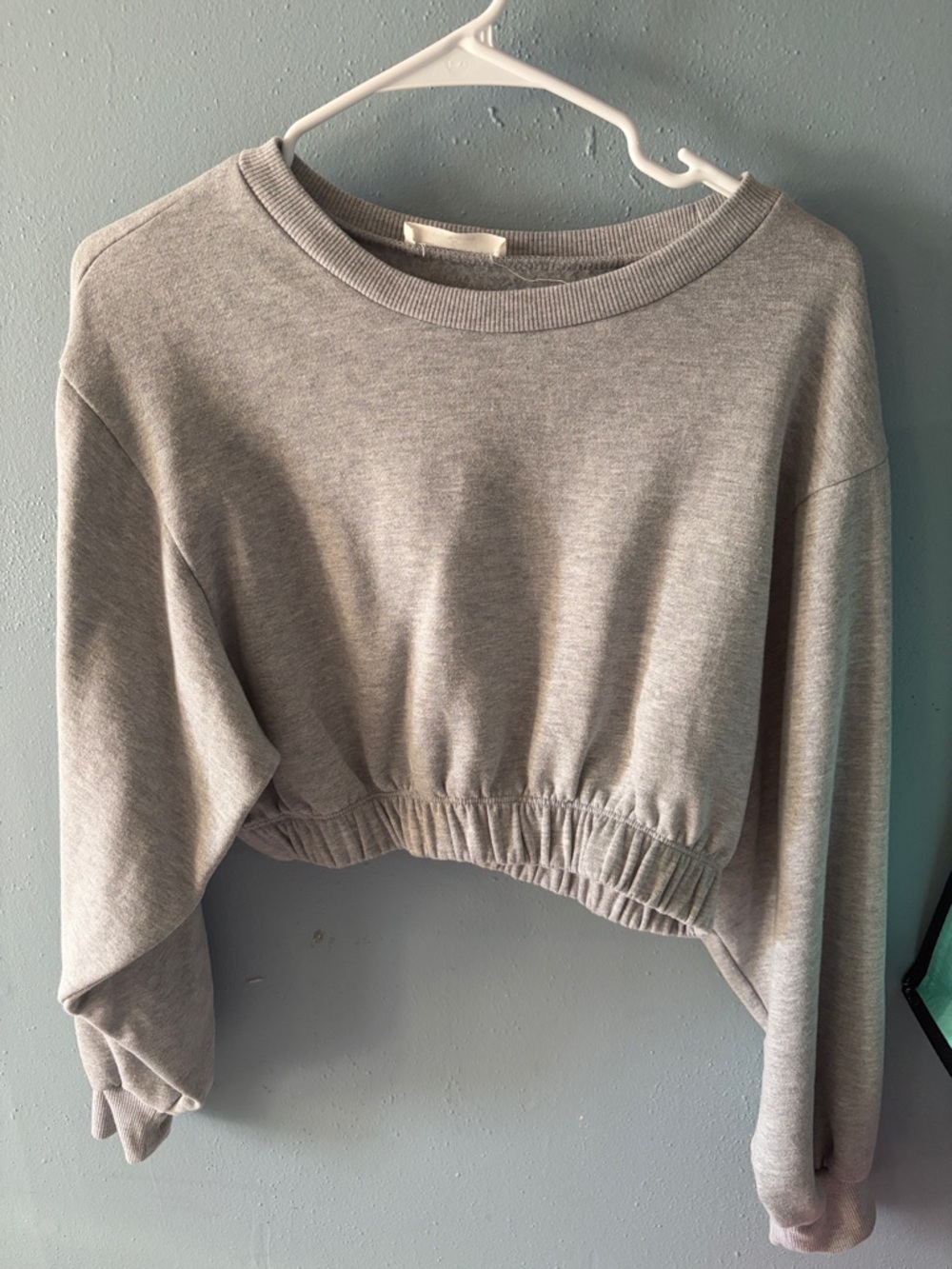 Zenana Outfitters Heather Gray Cropped Sweatshirt